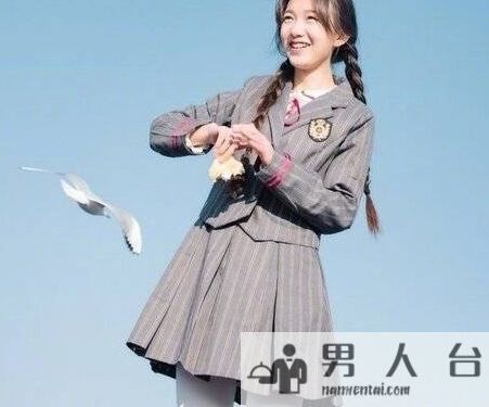 记忆中的那片蔚蓝色,清俊的少年走进她的心